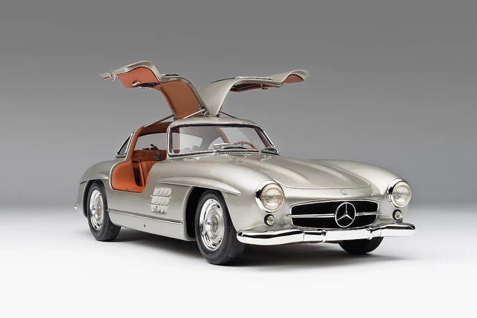 M5349-25_-Mercedes_Benz_300SL_Gullwing_1.8_Scale-_Front_3.4_Doors_Open_4000x2677_crop_center